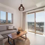 Aura Apartment *