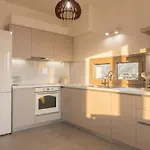 דירה Aura *
